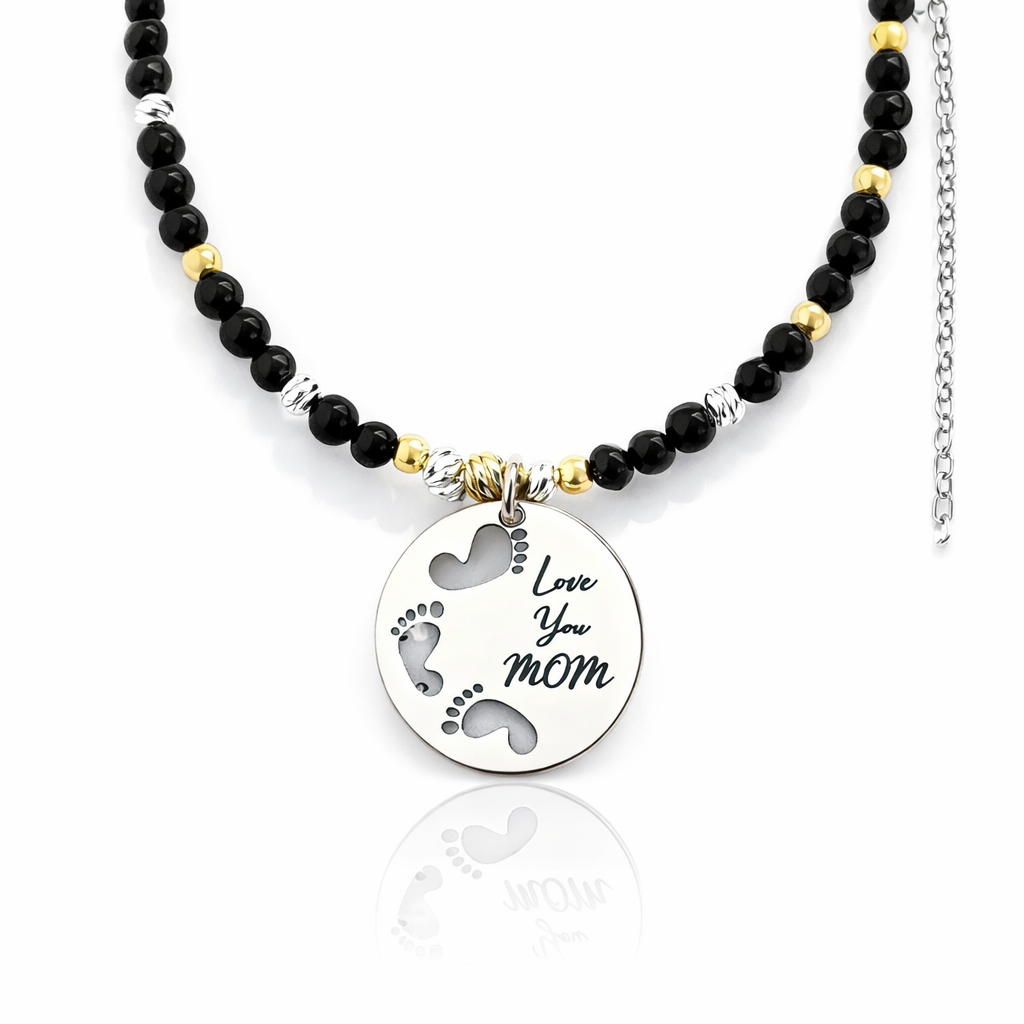 Collar en Plata Ley .925 con Dije “Love You Mom” y Huellas, con Cuentas de Ónix
