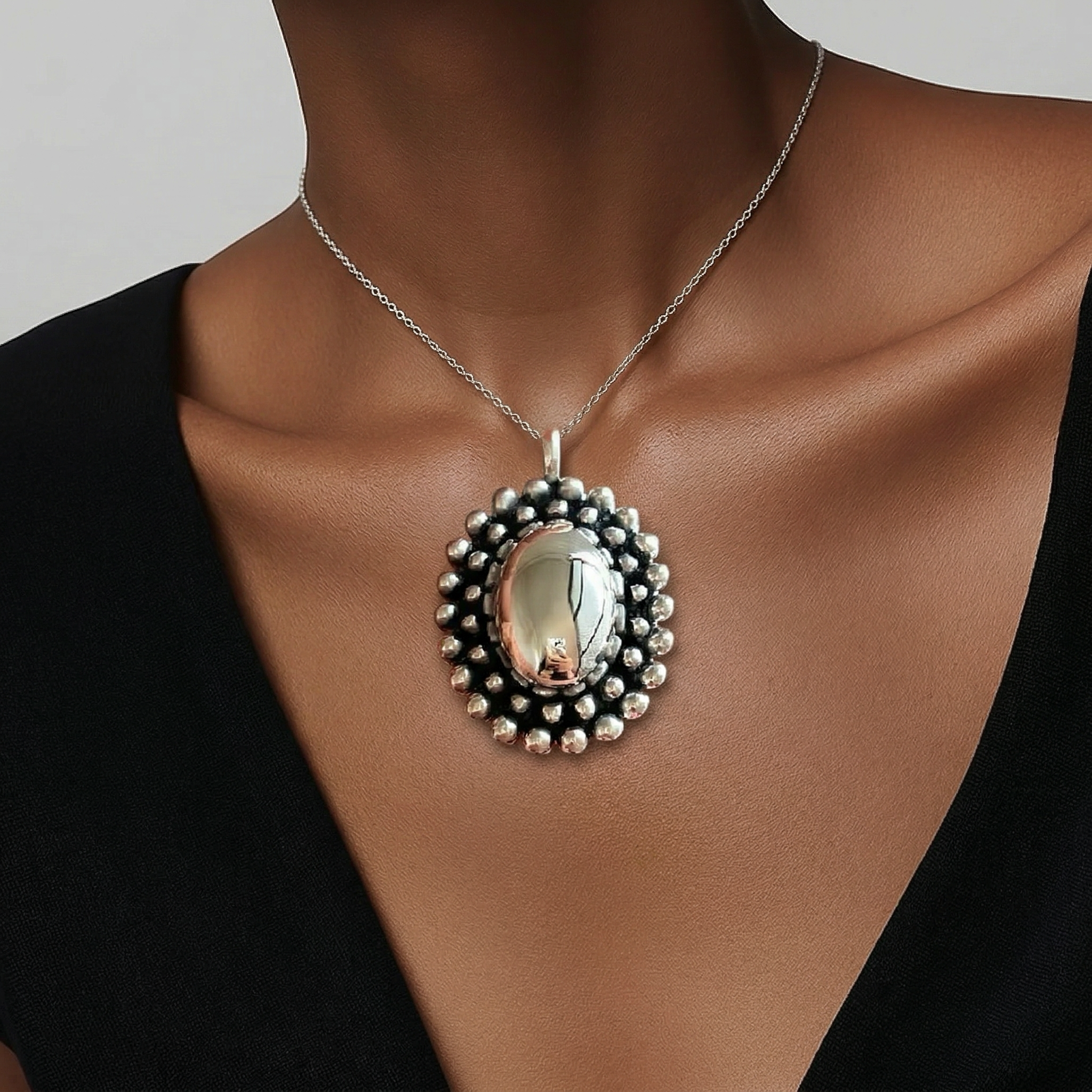 Luz Antigua Medallion Pendant