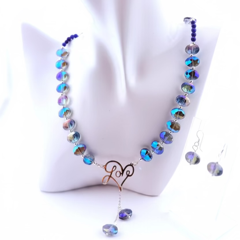Collar "Love" de Plata de Ley con Corazón de Agata Azul y Cristales Místicos