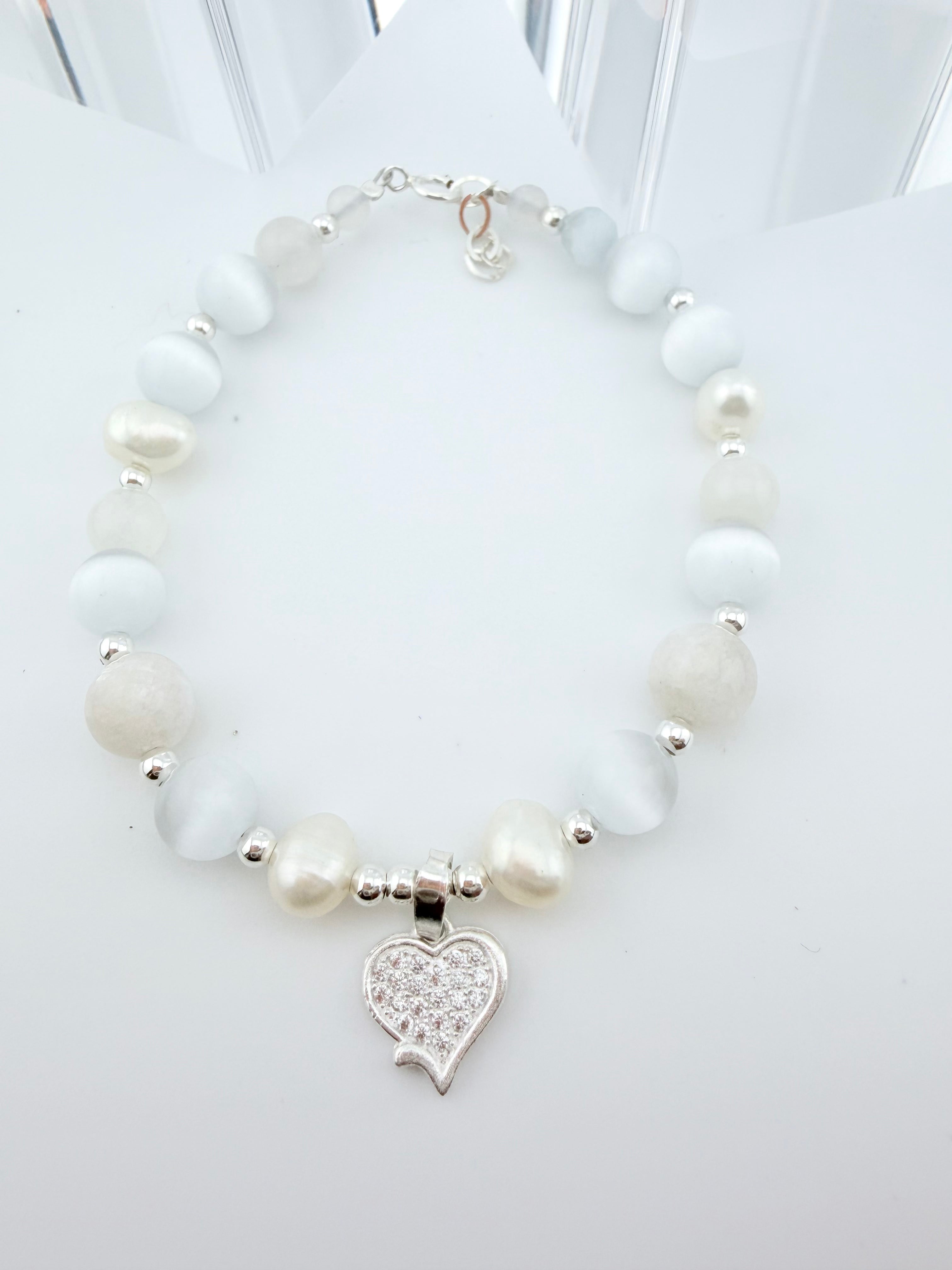 Pulsera de Ojo de Gato natural y Perlas con Dije de Corazón de Micro-Zirconia