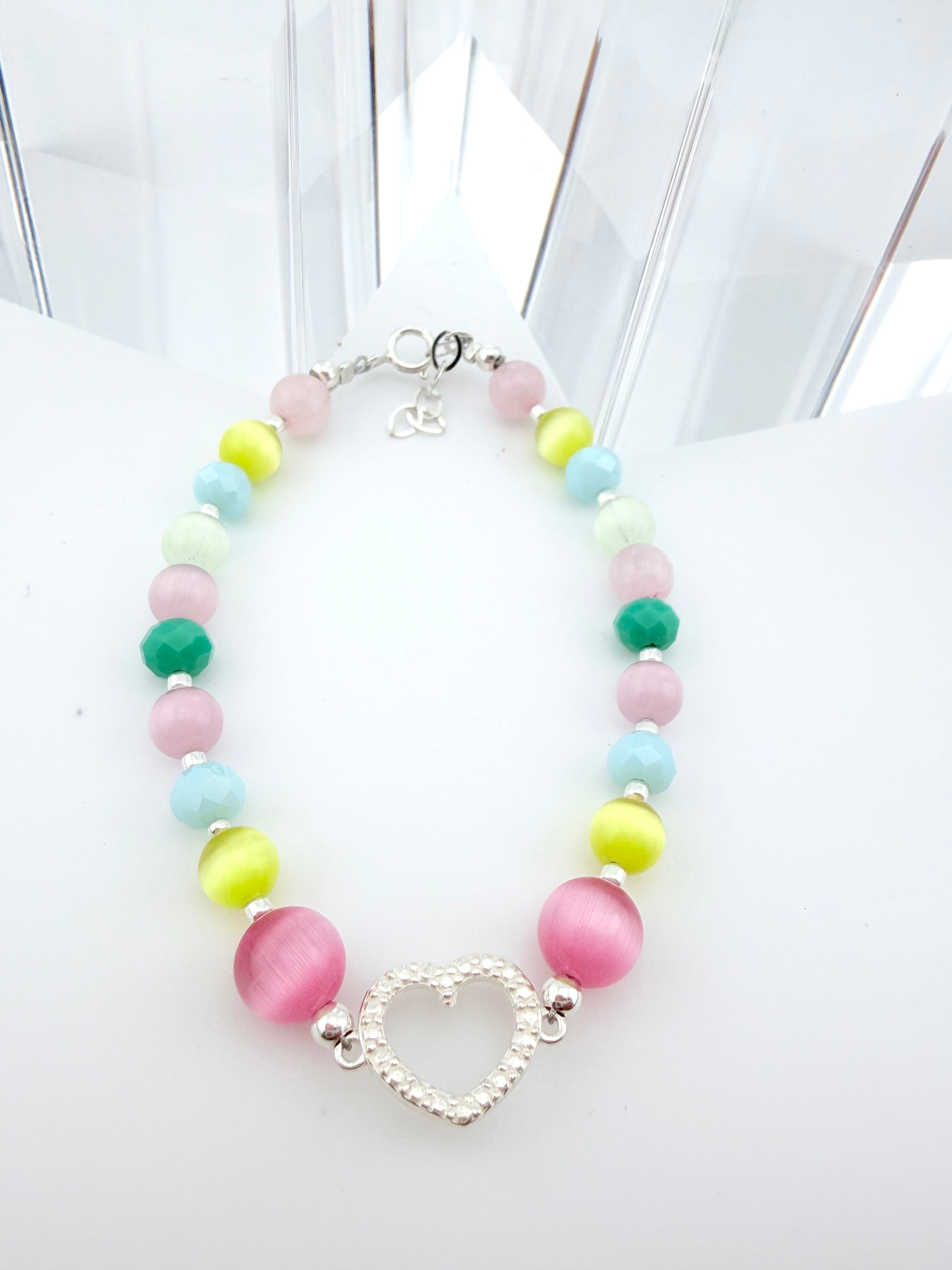 Pulsera de Ojo de Gato Natural con Dije de Corazón de Corte Diamantado, Micro Circonia y Cristales Multicolor