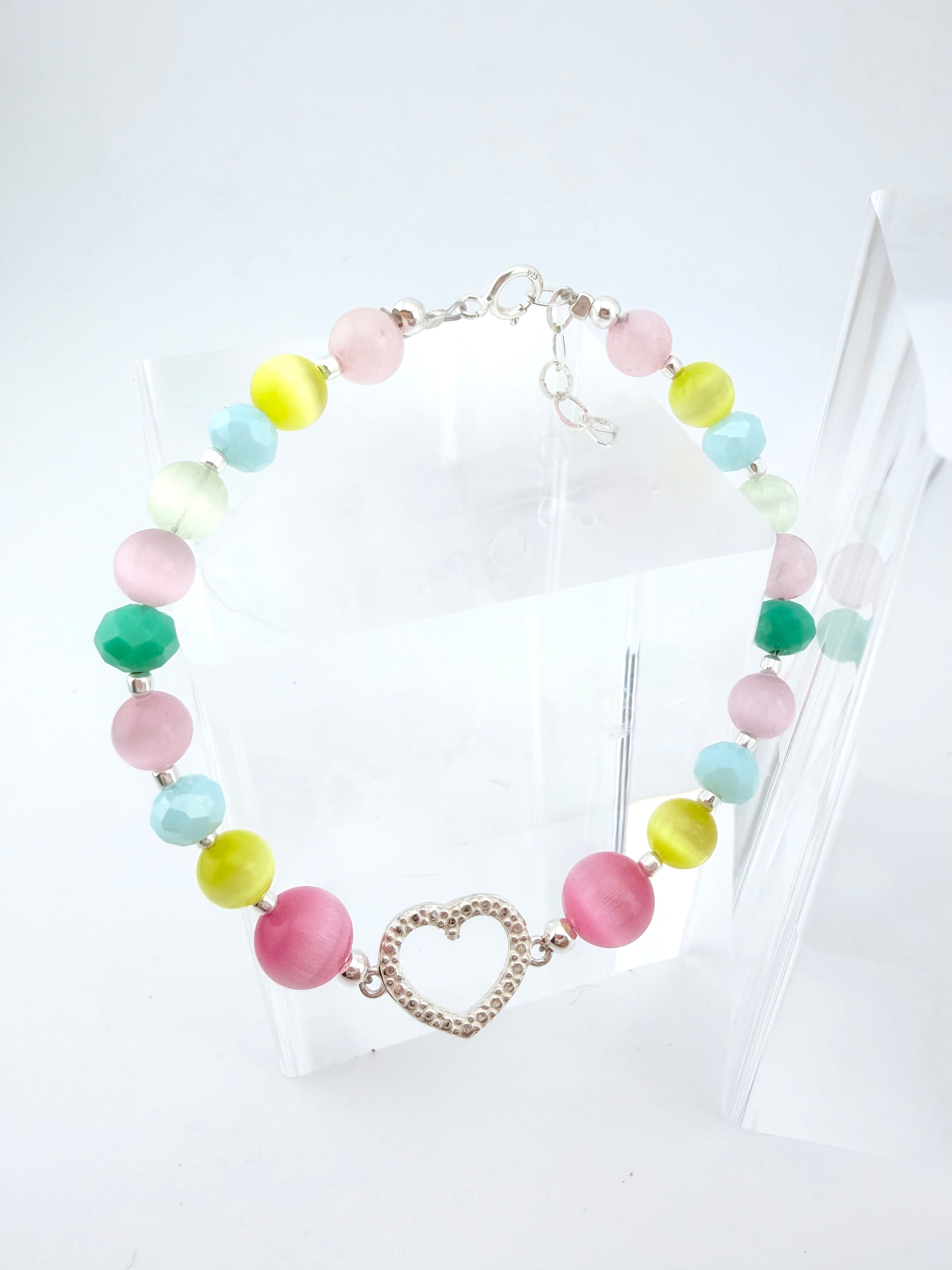 Pulsera de Ojo de Gato Natural con Dije de Corazón de Corte Diamantado, Micro Circonia y Cristales Multicolor