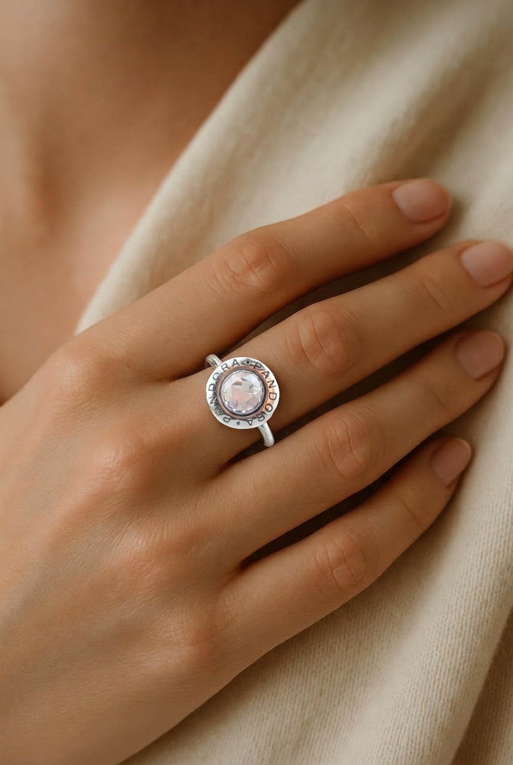 Anillo Solitario de Colección con Circonita Cúbica Tallada
